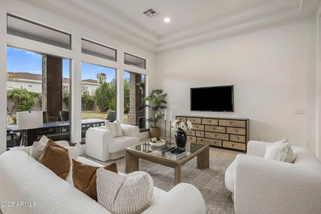 Real Estate Picture 9