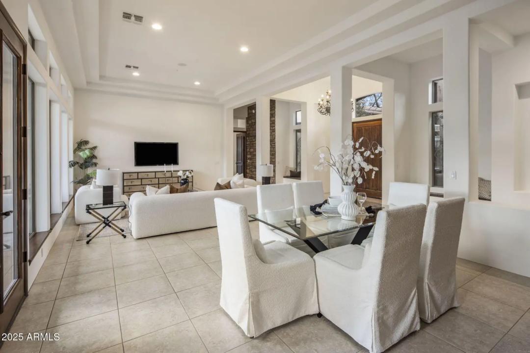 Real Estate Picture 12