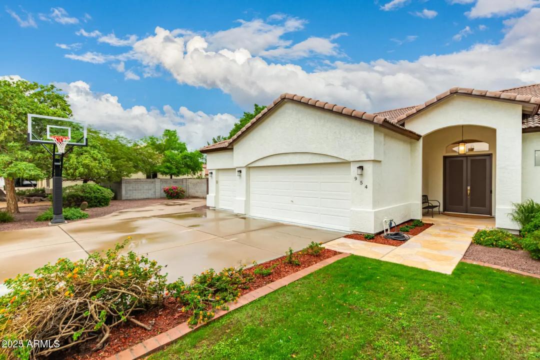 Real Estate Picture 3