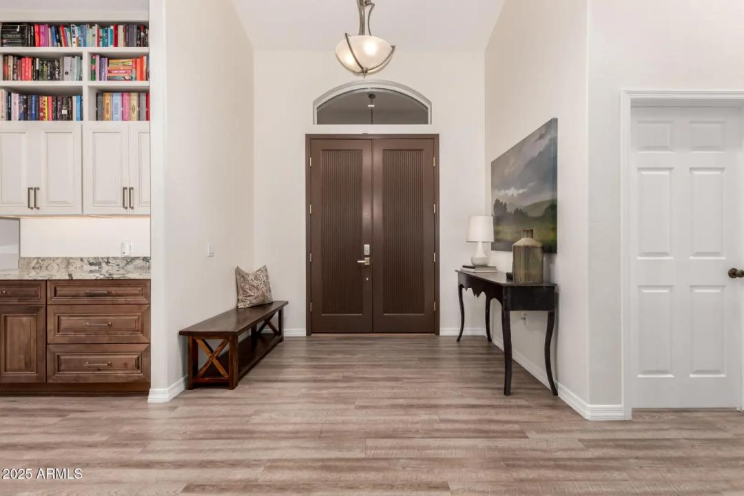 Real Estate Picture 4
