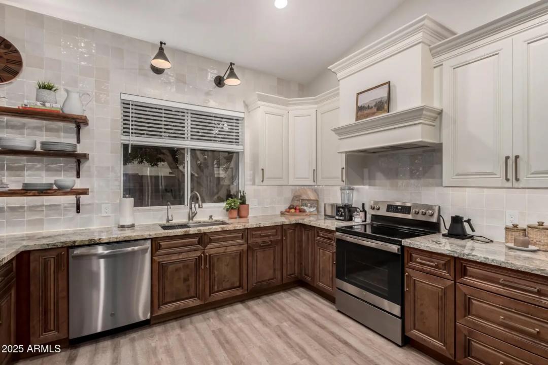 Real Estate Picture 14