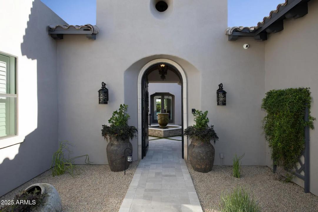 Real Estate Picture 3