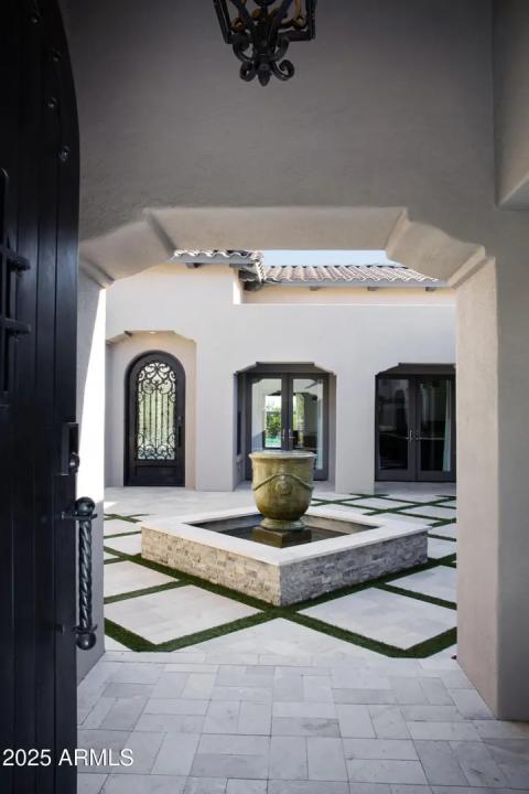 Real Estate Picture 4