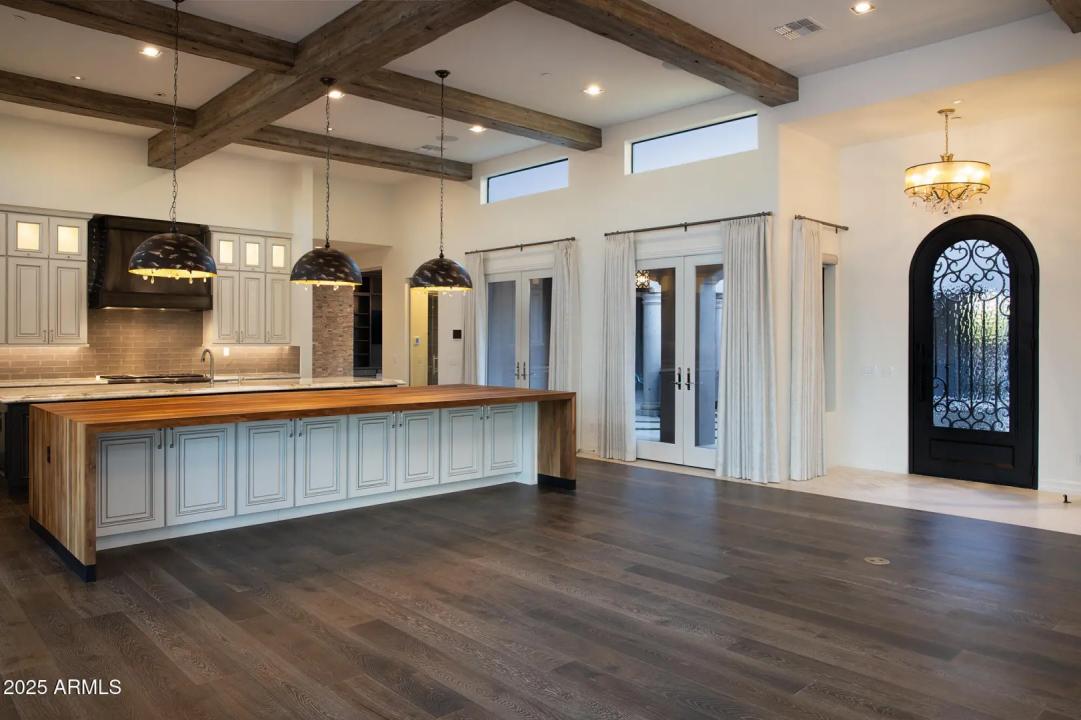 Real Estate Picture 7