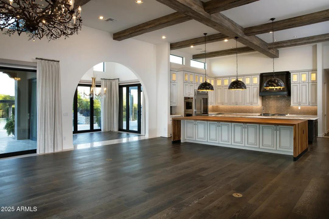 Real Estate Picture 9