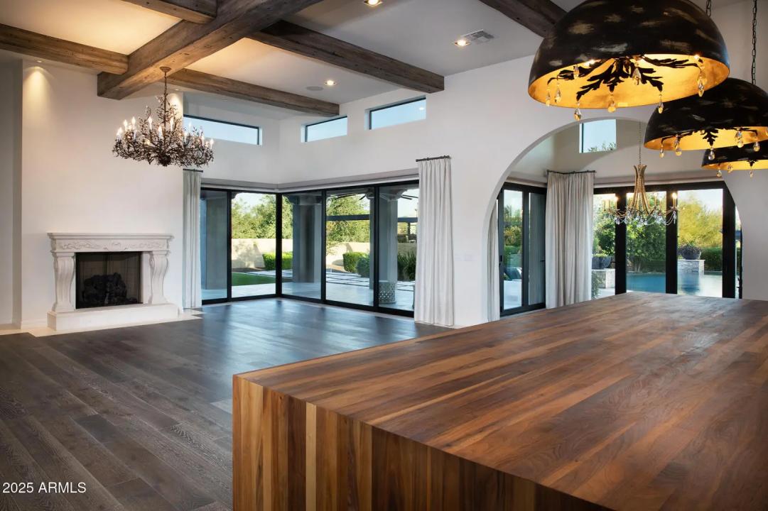 Real Estate Picture 12