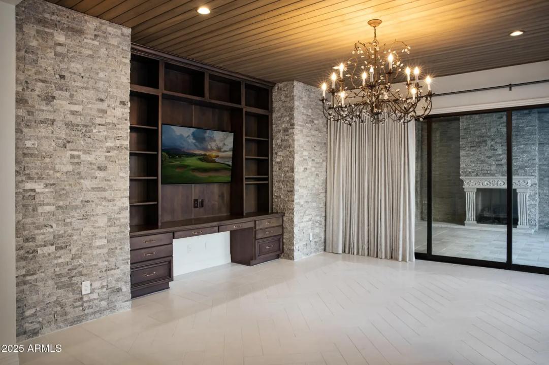 Real Estate Picture 14