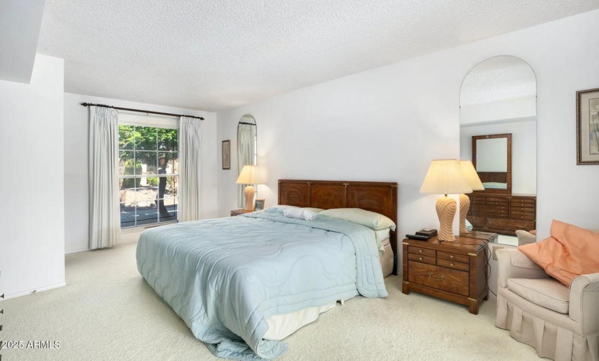 Real Estate Picture 11