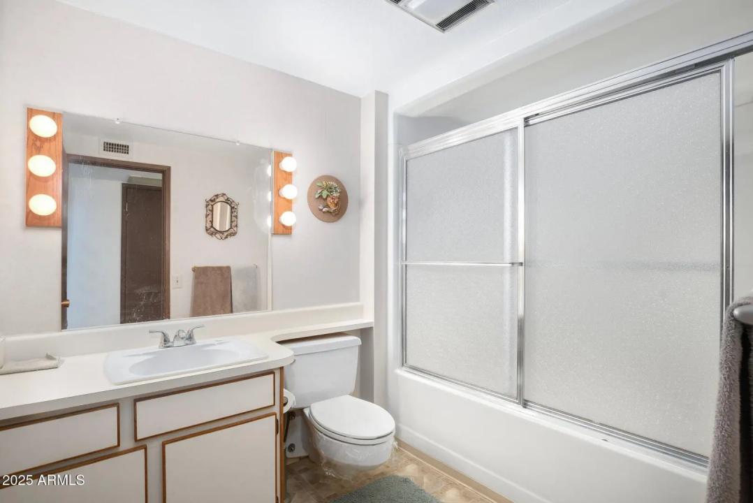 Real Estate Picture 14