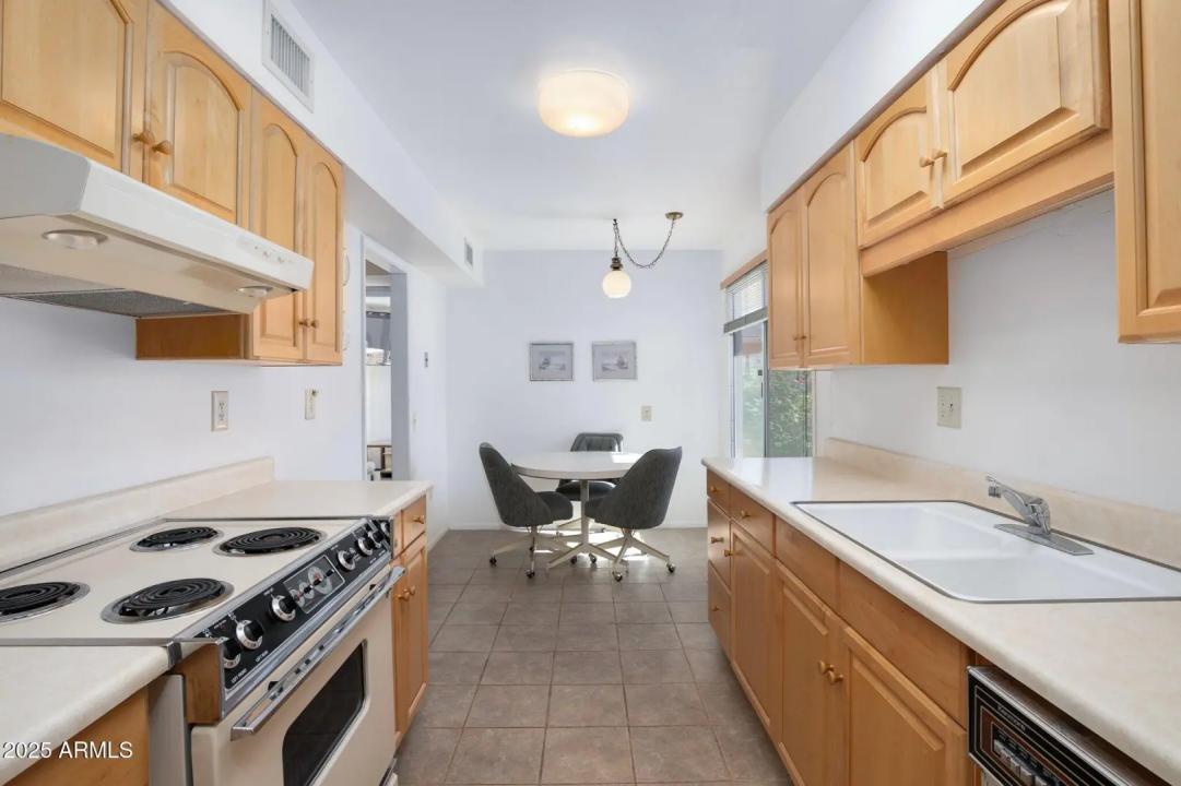 Real Estate Picture 15