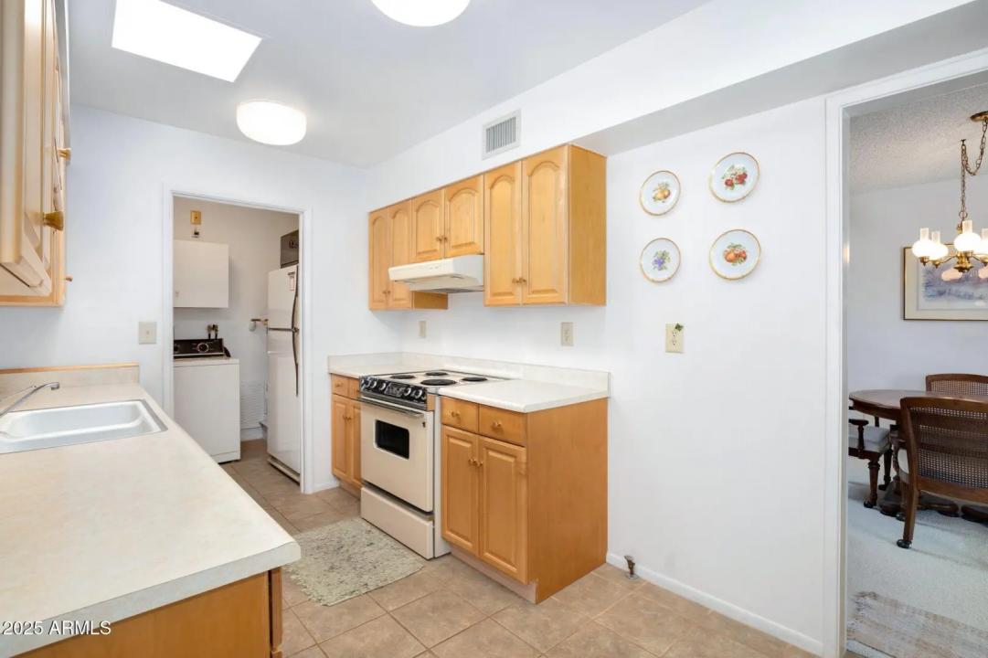 Real Estate Picture 16
