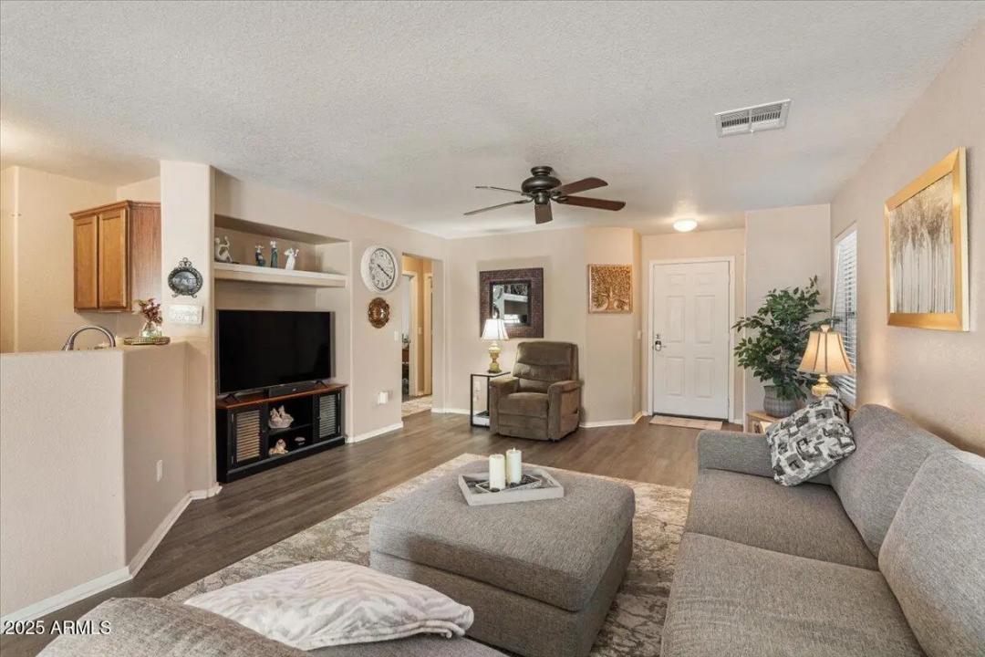 Real Estate Picture 9