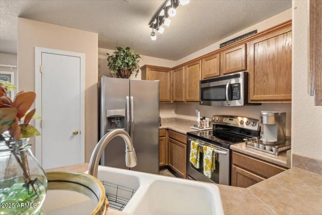 Real Estate Picture 11