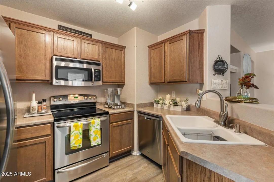Real Estate Picture 12