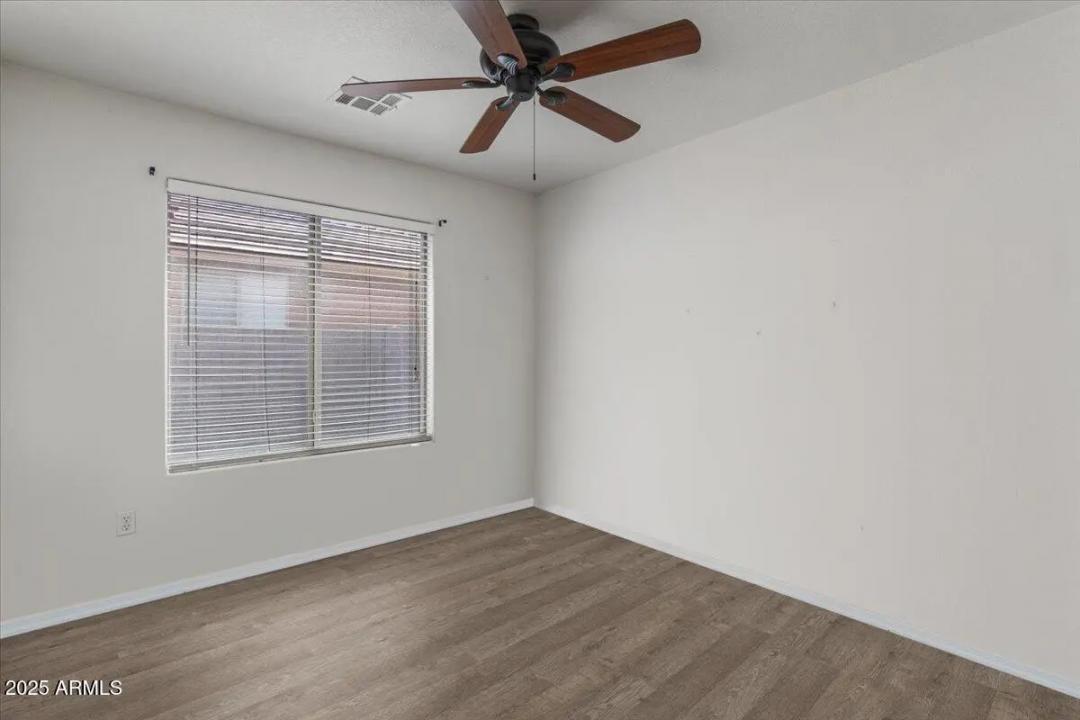 Real Estate Picture 24