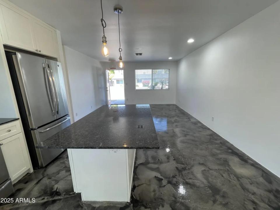 Real Estate Picture 4