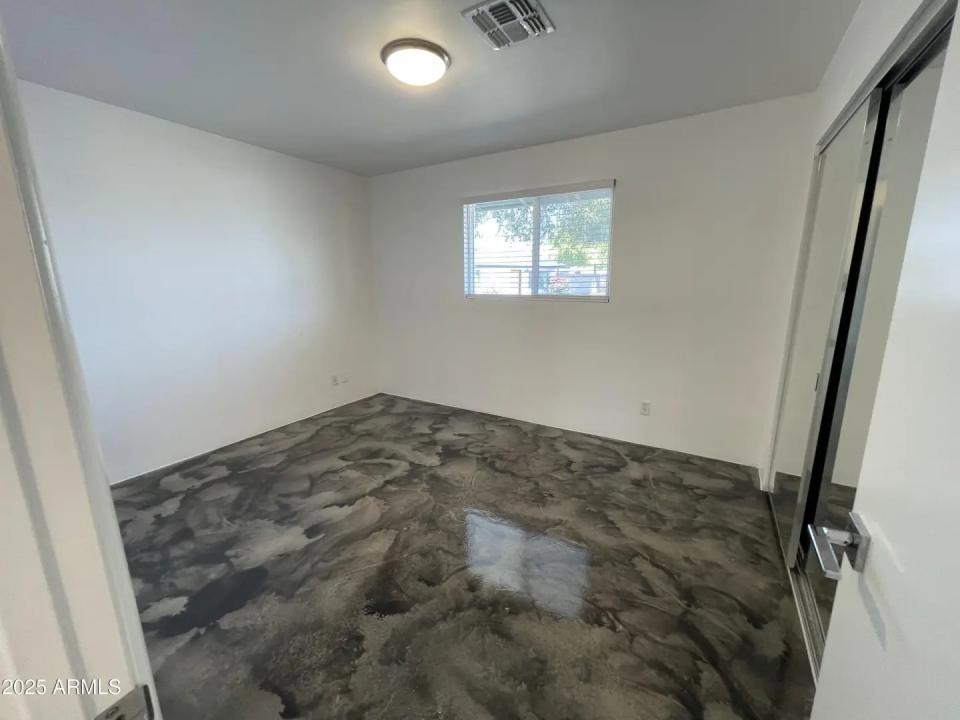 Real Estate Picture 9