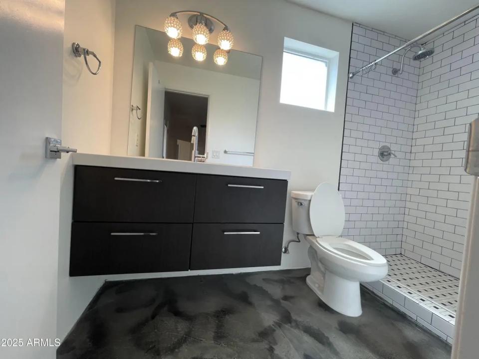 Real Estate Picture 14