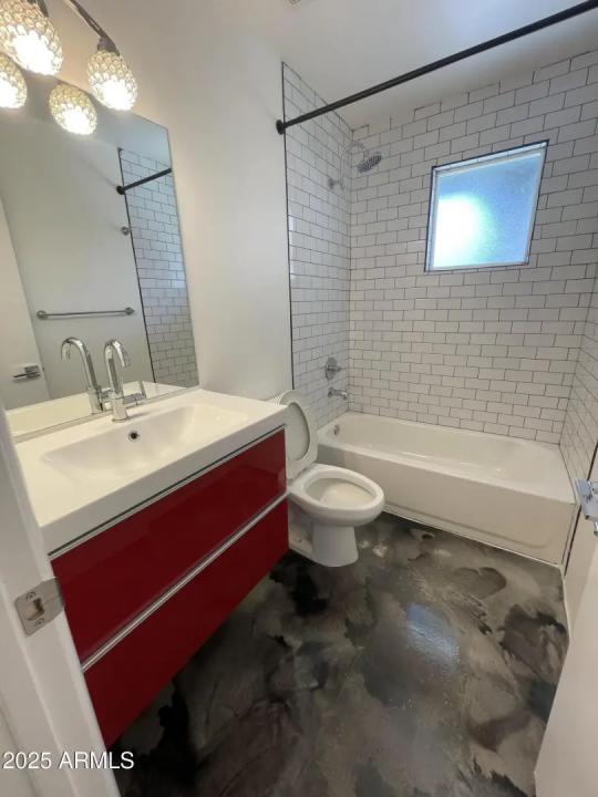 Real Estate Picture 10
