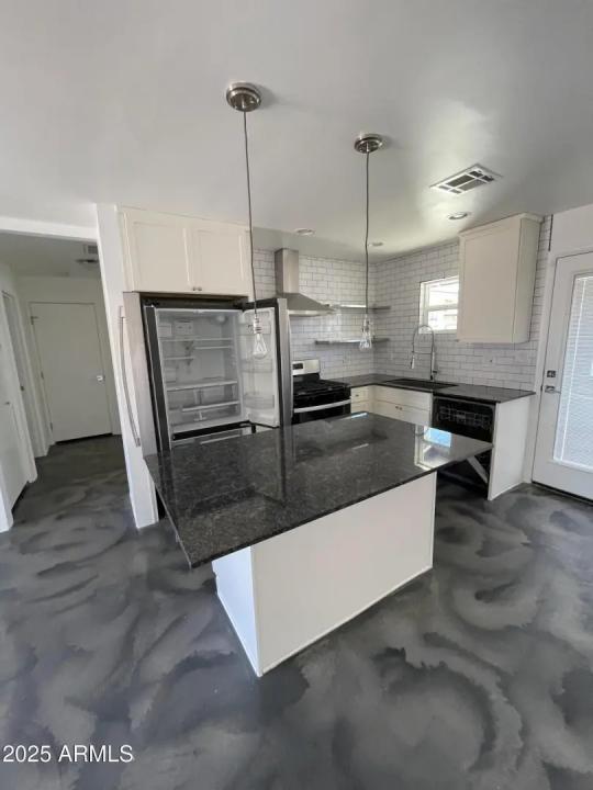 Real Estate Picture 15