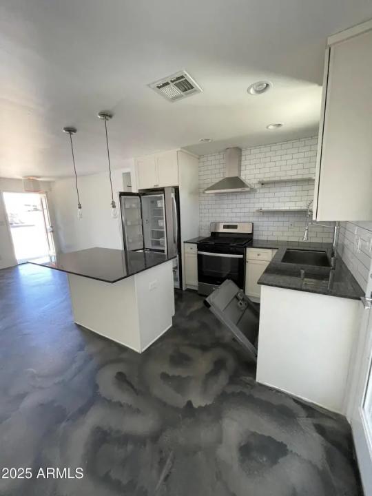 Real Estate Picture 16