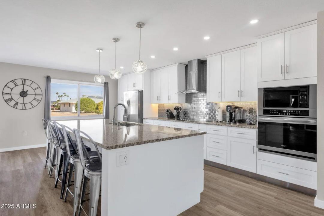 Real Estate Picture 3