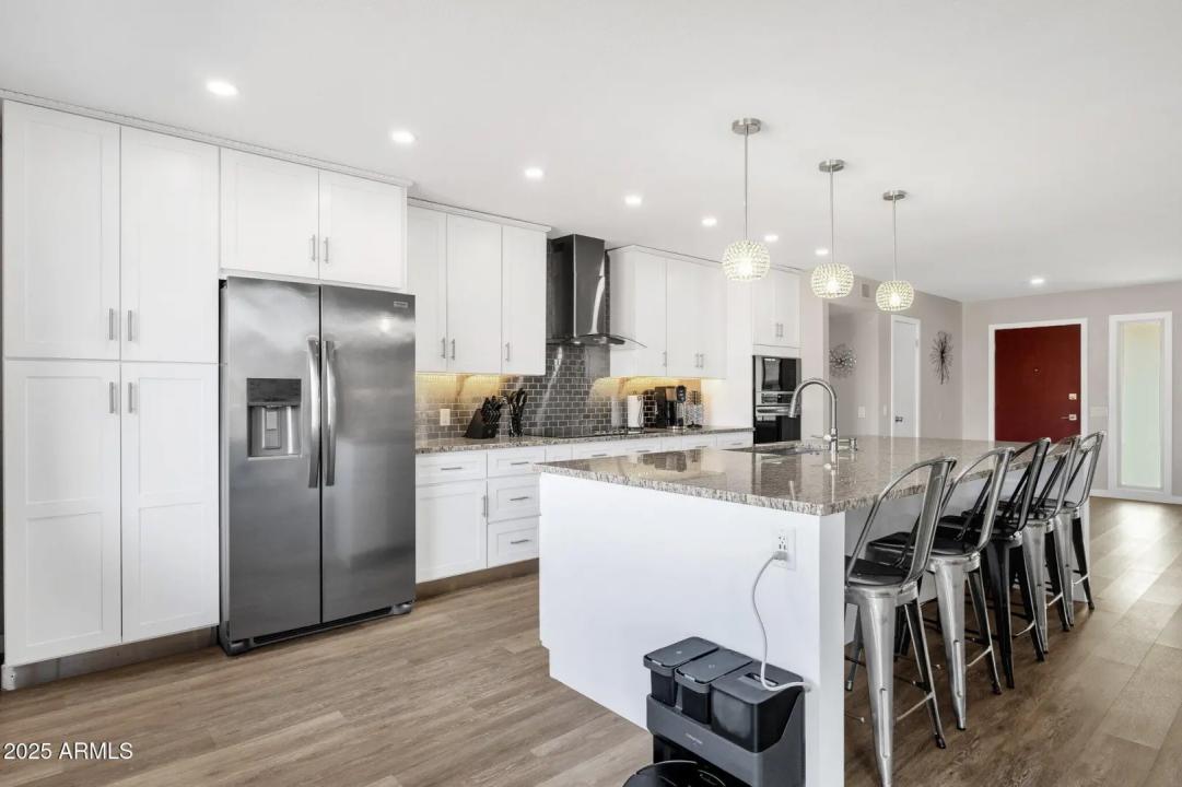 Real Estate Picture 5