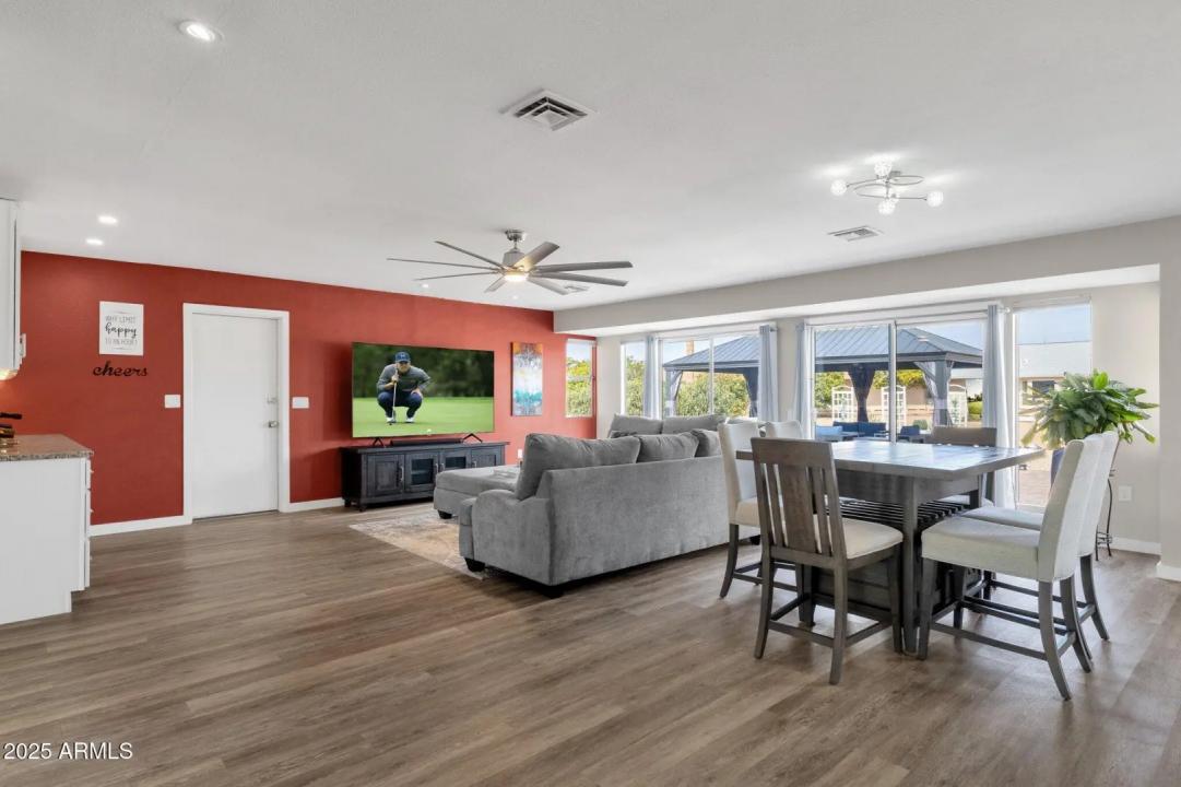 Real Estate Picture 7