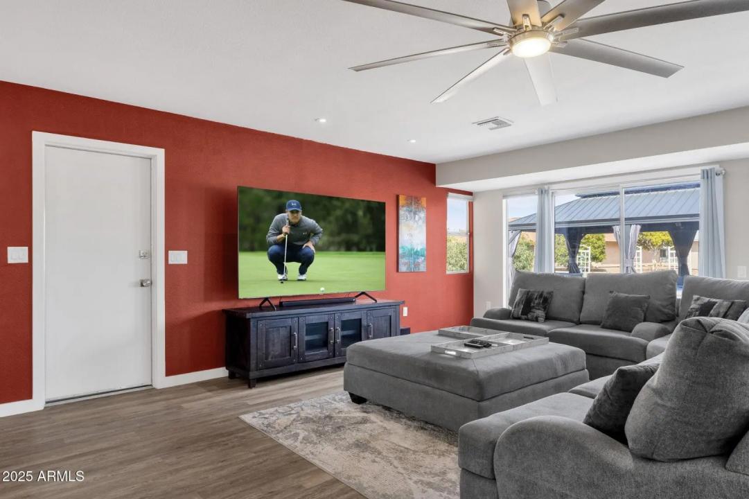 Real Estate Picture 8