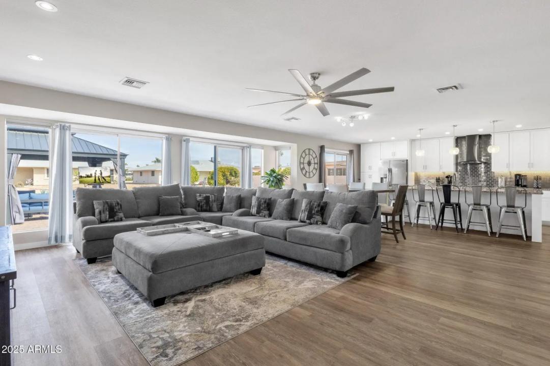 Real Estate Picture 9