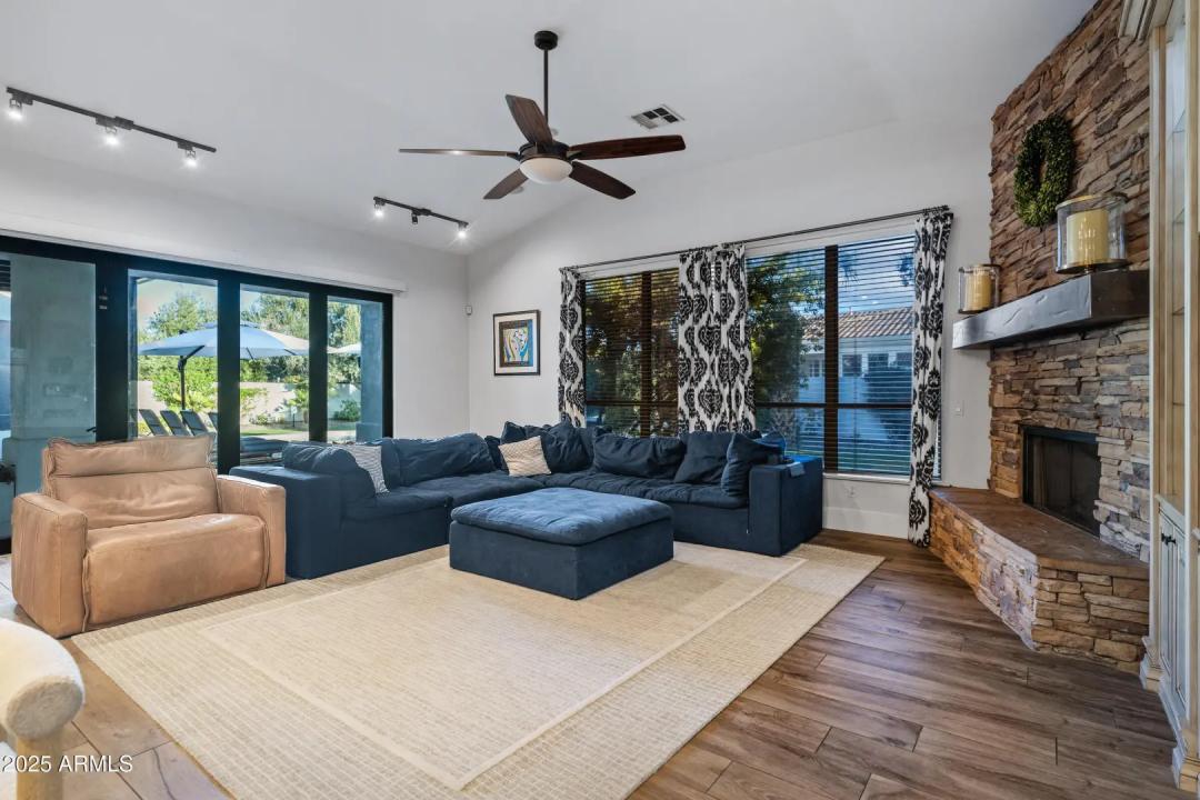 Real Estate Picture 15