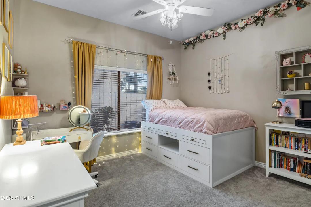 Real Estate Picture 25