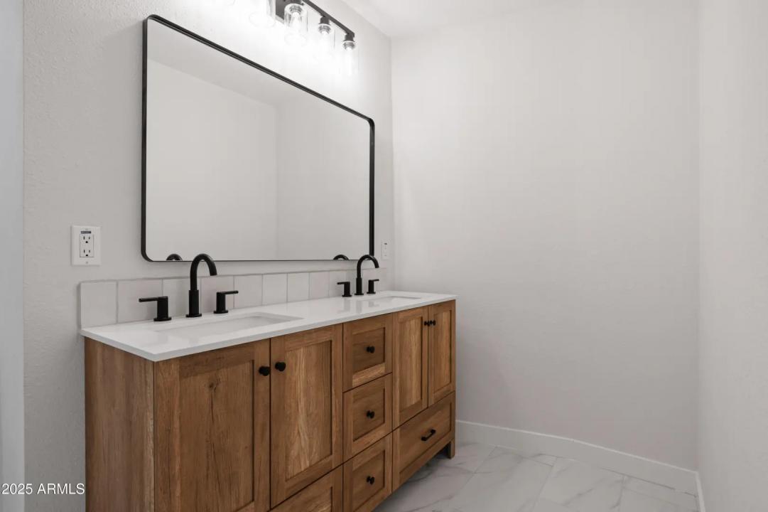 Real Estate Picture 11