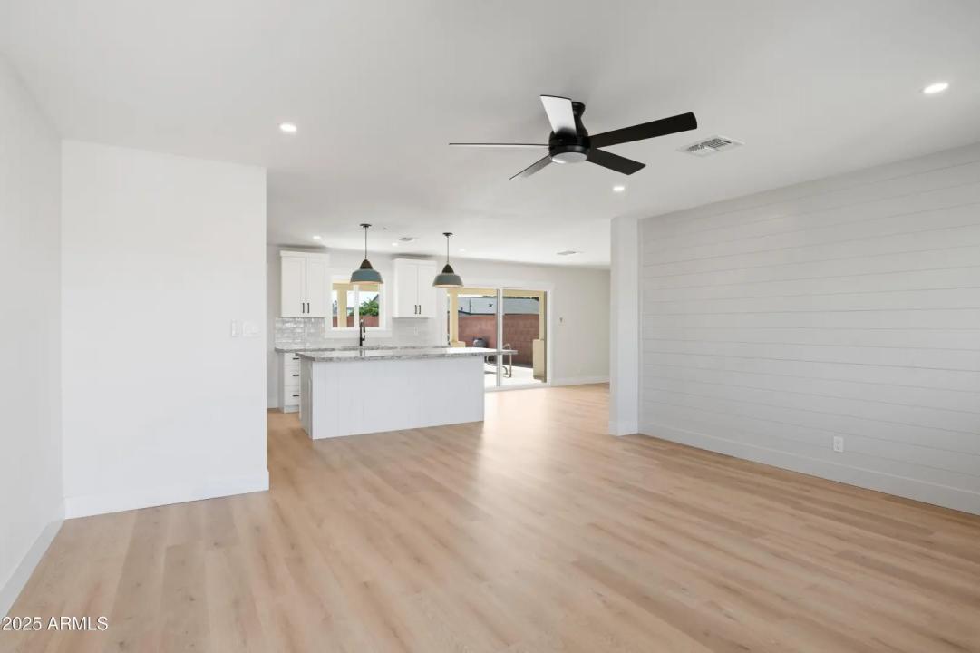 Real Estate Picture 4