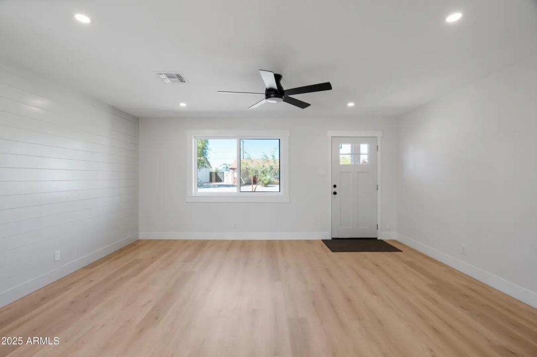 Real Estate Picture 3