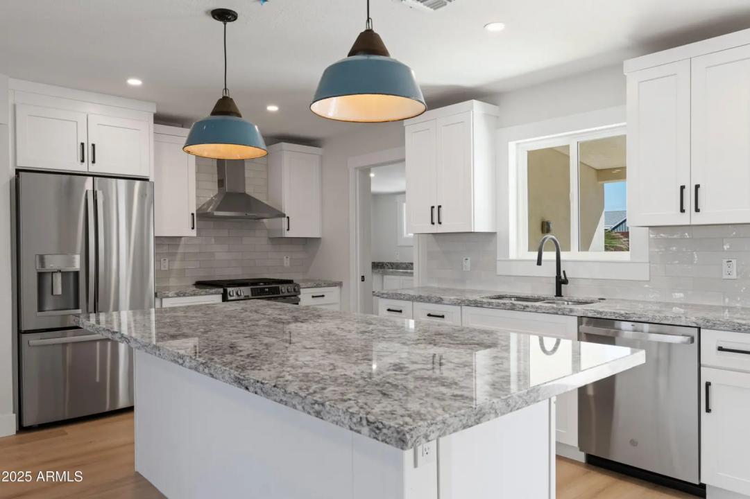 Real Estate Picture 6