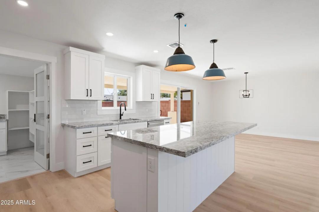 Real Estate Picture 7