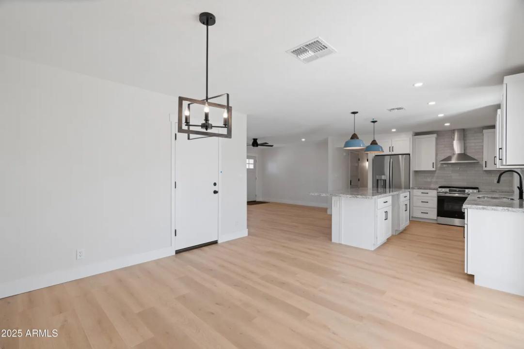 Real Estate Picture 9