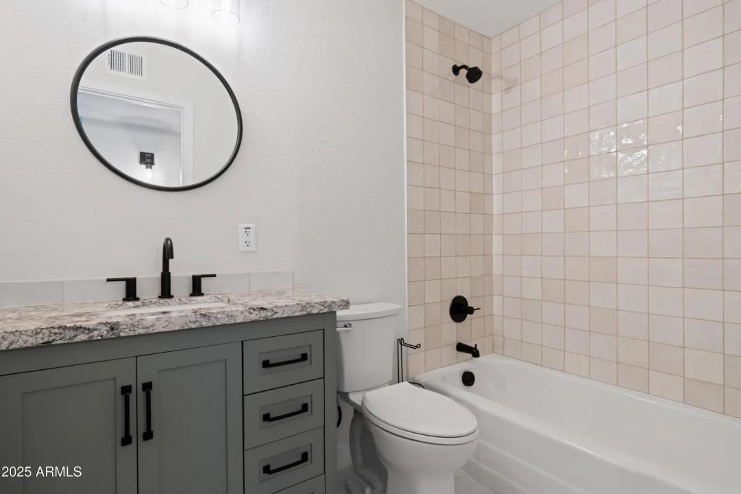 Real Estate Picture 14