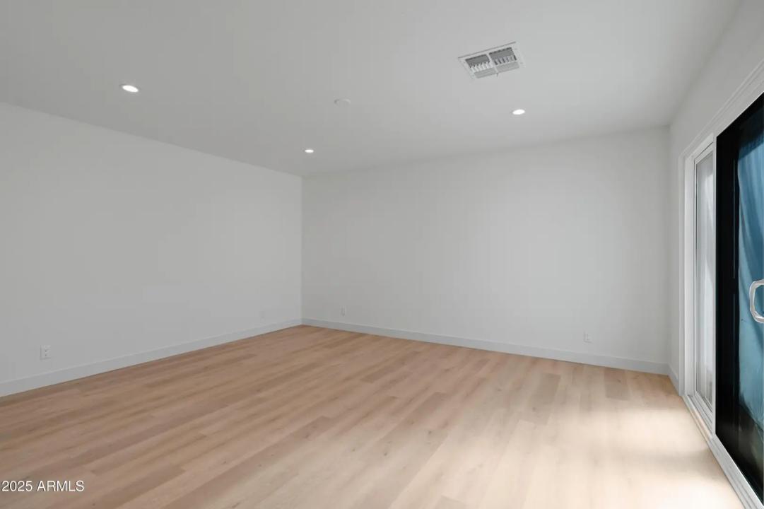 Real Estate Picture 12