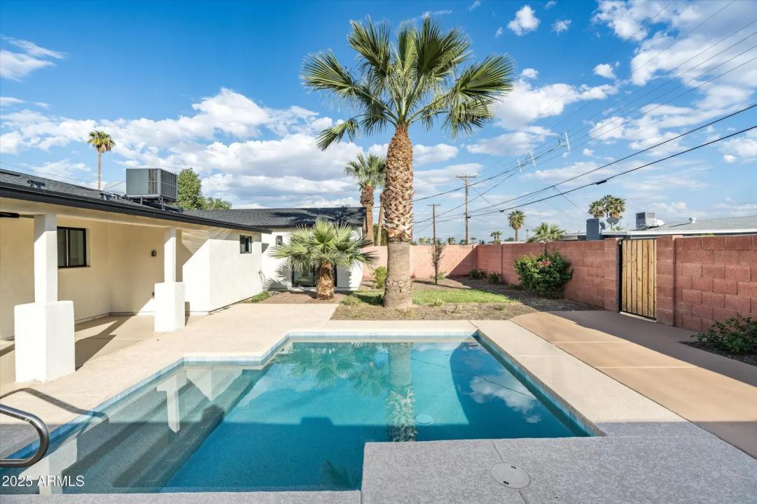 Real Estate Picture 18