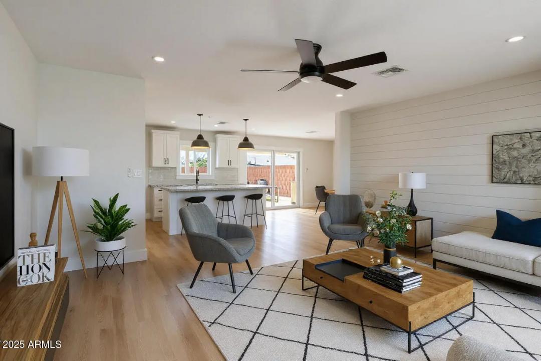 Real Estate Picture 4