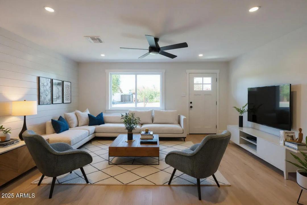 Real Estate Picture 3