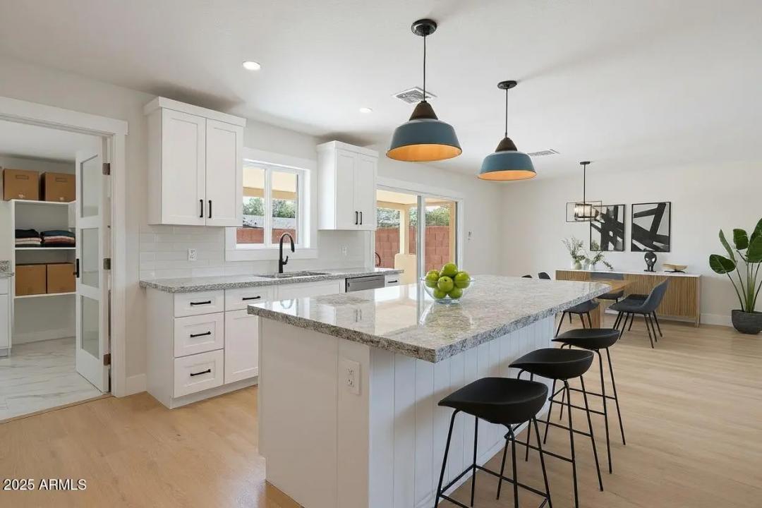 Real Estate Picture 5