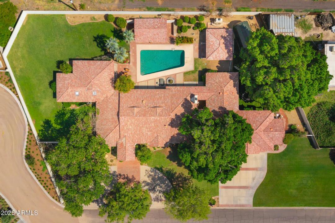 Real Estate Picture 1