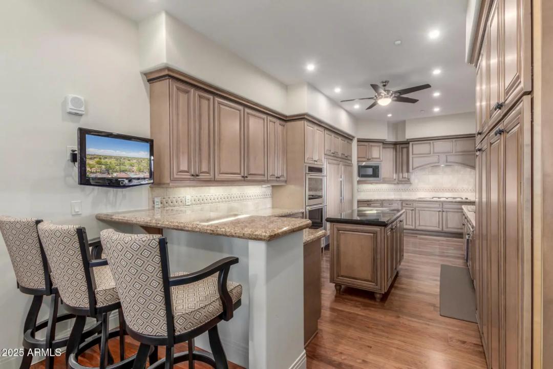 Real Estate Picture 7