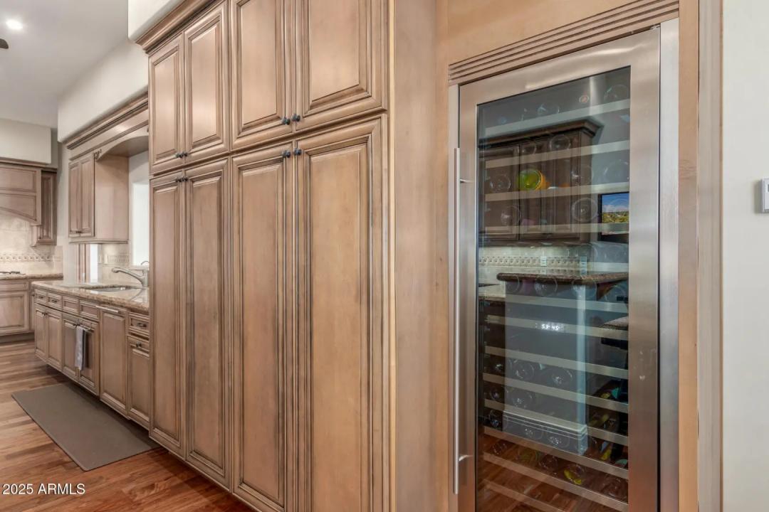 Real Estate Picture 9