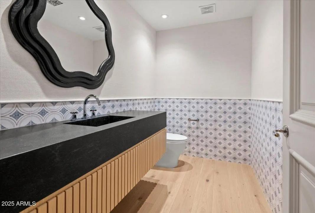 Real Estate Picture 8