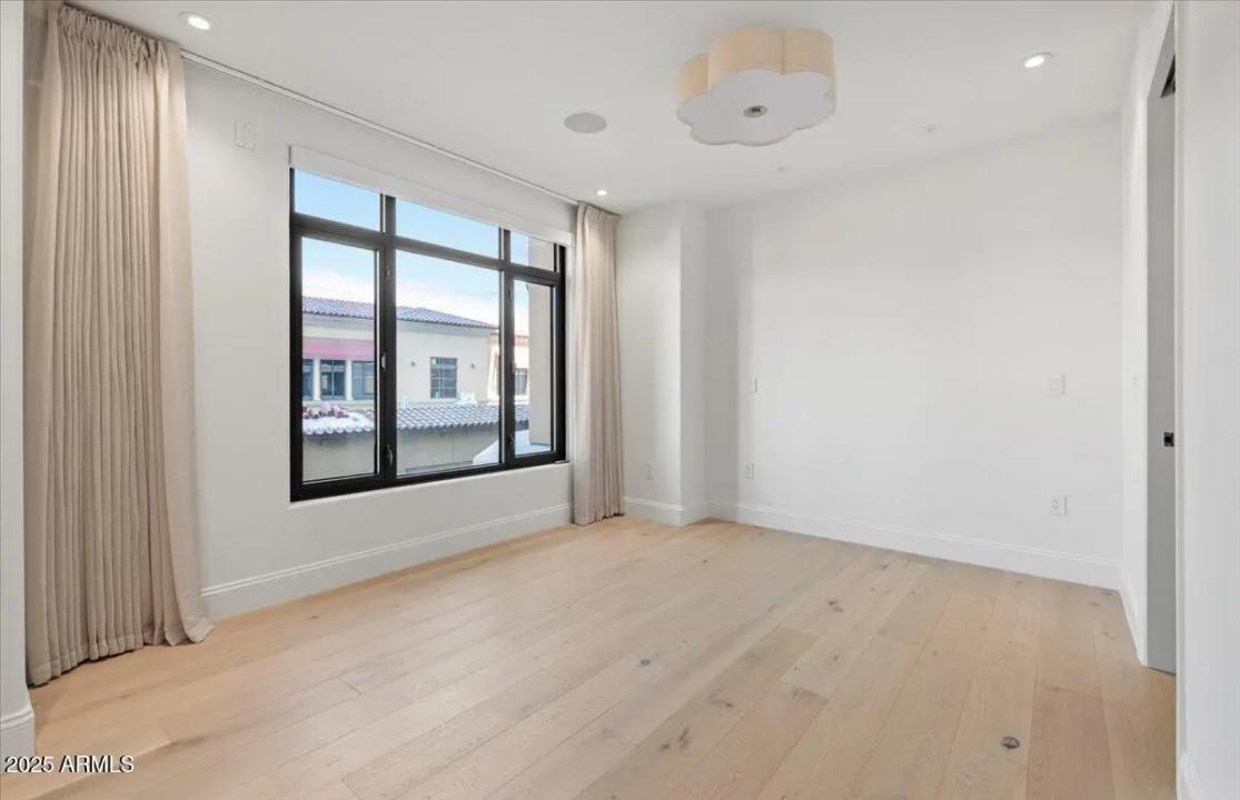 Real Estate Picture 15