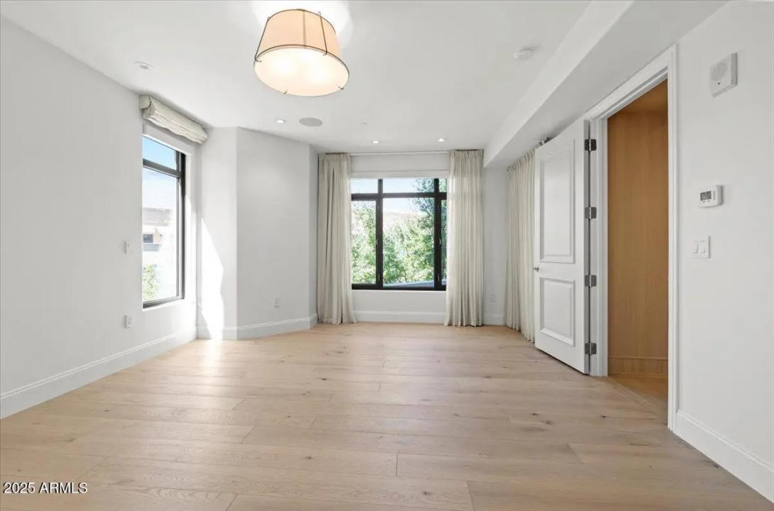 Real Estate Picture 9